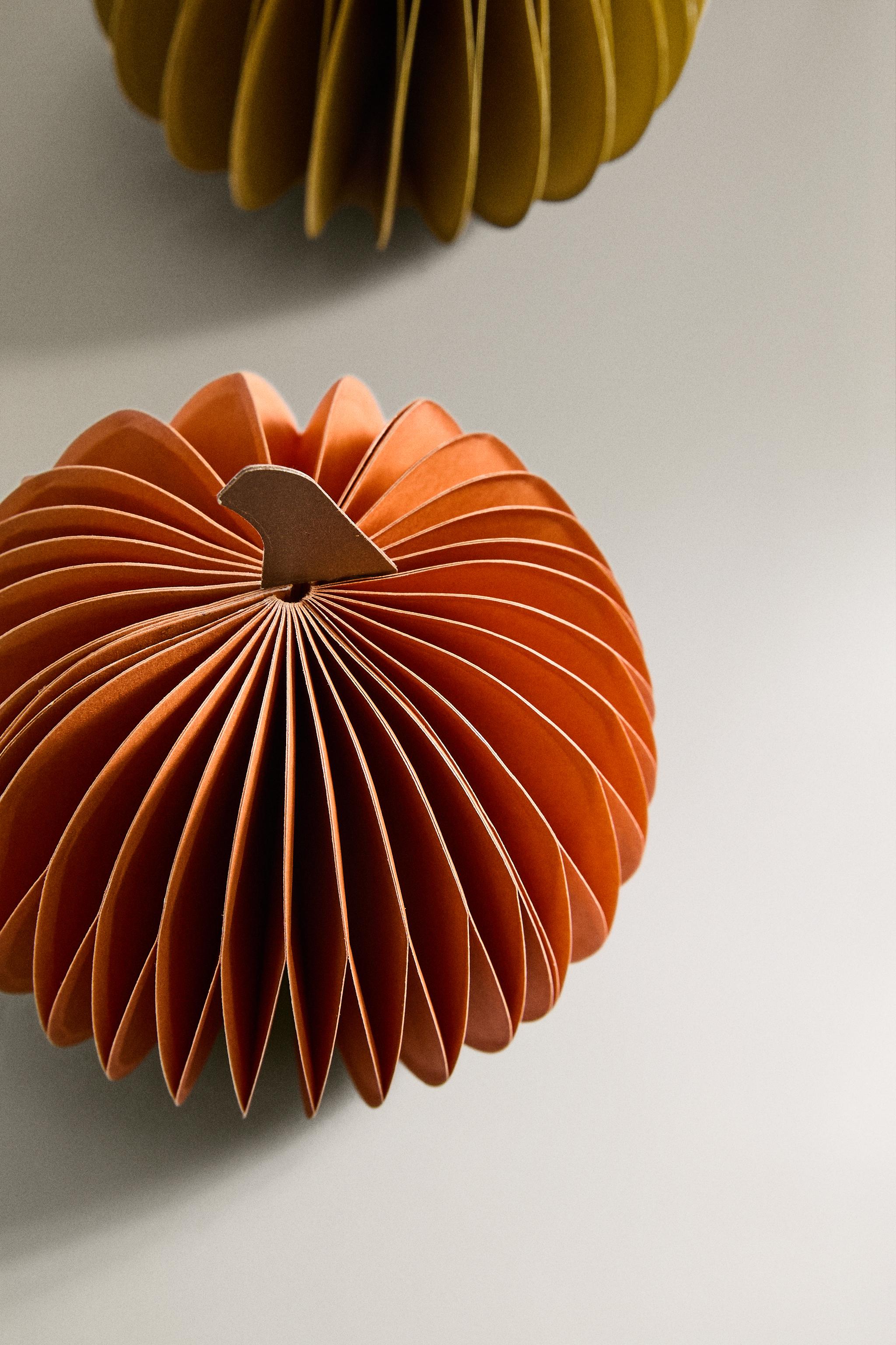 SET OF PUMPKIN PAPER DECORATIONS (SET OF 2)